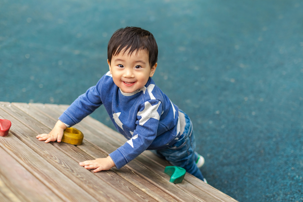  Imunisasi dasar bermanfaat untuk melindungi si Kecil dari penularan penyakit berbahaya.